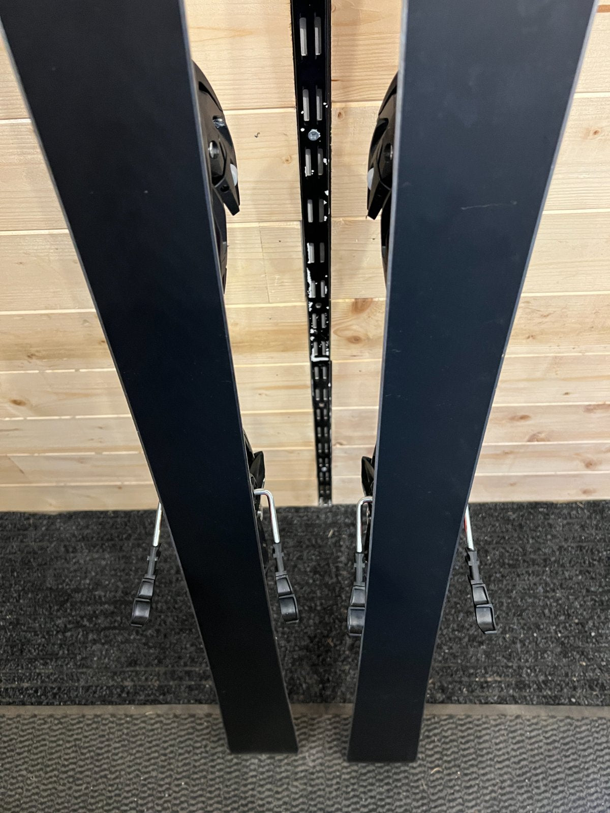 Volkl Racetiger RC Black 2025 usato — dettaglio