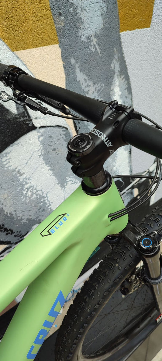 Santa Cruz Blur Tr / Carbon C 2023 usata — vista laterale