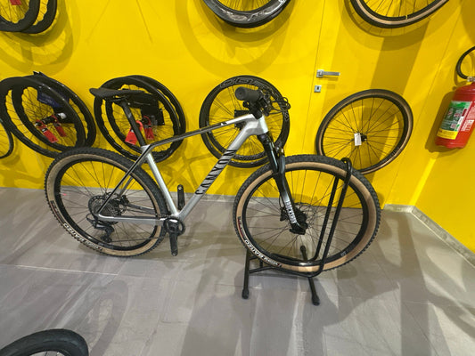 Canyon Exceed Cf 7 2023 usata — vista laterale