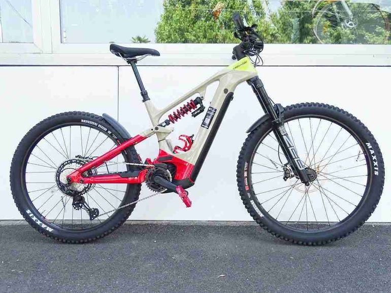 Cannondale Moterra Neo Lt Carbon 1 2023 usata — vista laterale