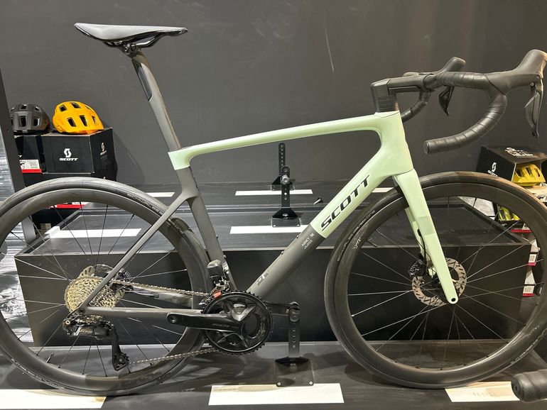 Scott Addict Rc 30 2026 usata — vista laterale