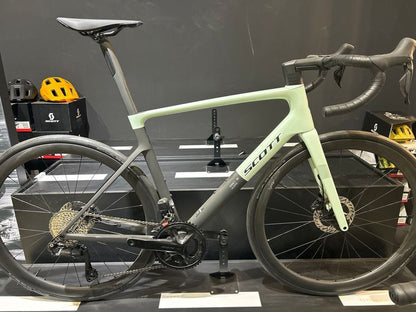 Scott Addict Rc 30 2026 usata — vista laterale