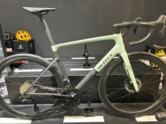 Scott Addict Rc 30 2026 usata — vista laterale