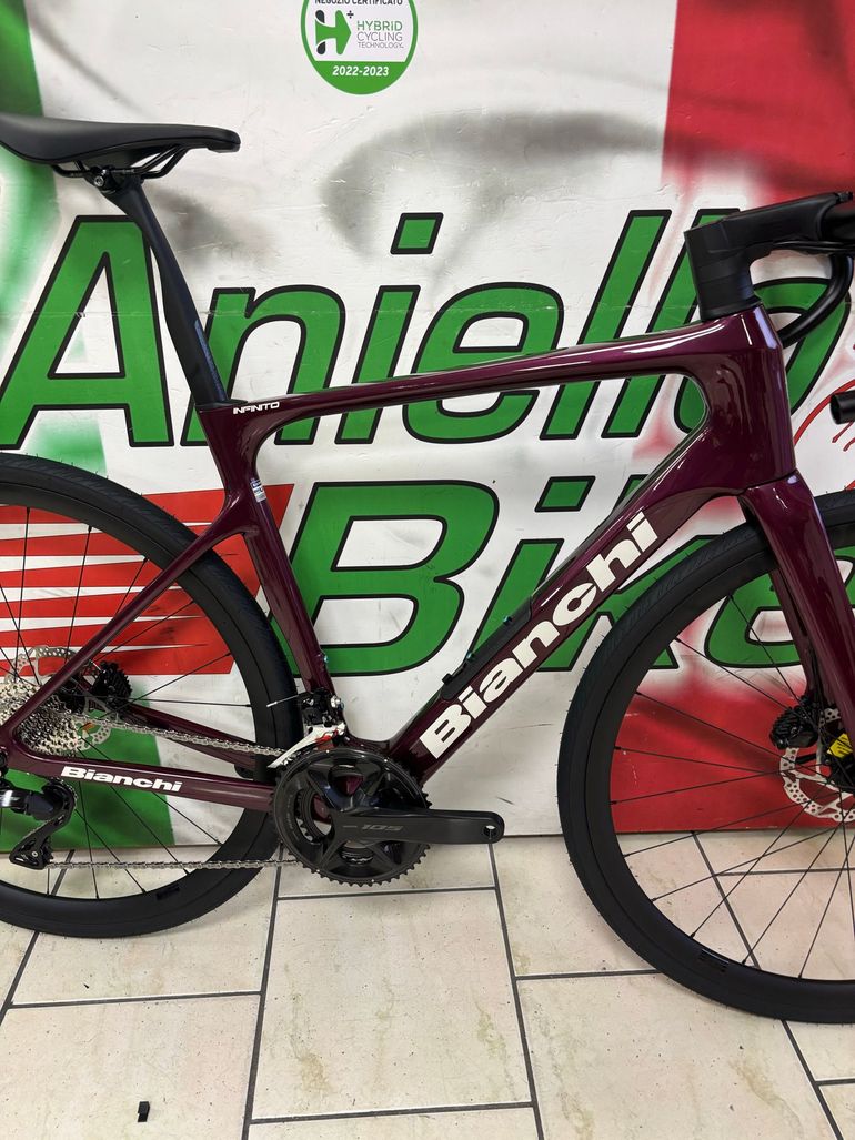Bianchi Infinito — gruppo Shimano 105, taglia 55