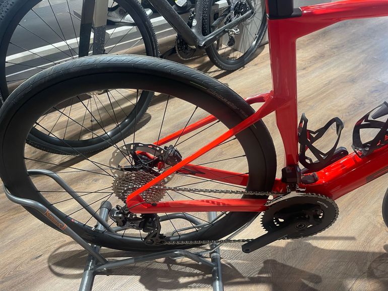BMC Roadmachine 01 Amp Two 2024 — Bici usata