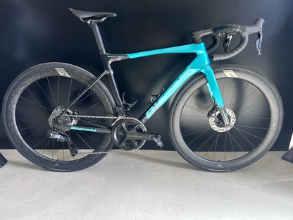 Bianchi Specialissima Comp 2025 usata — vista laterale