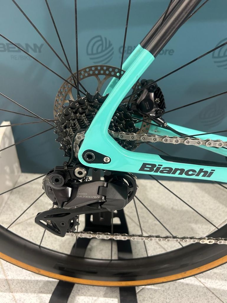Bianchi Specialissima — gruppo Shimano Ultegra Di2, taglia 57