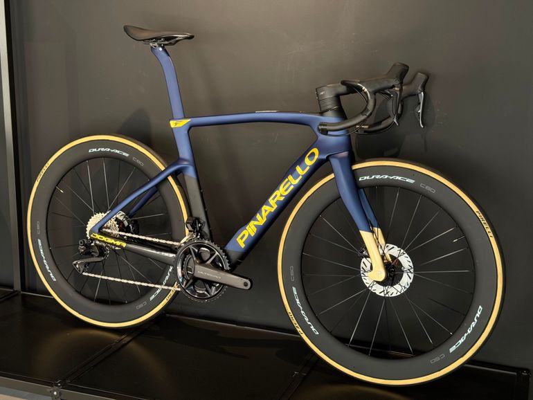 Pinarello Dogma F Team Q36.5 — gruppo Shimano Ultegra Di2, taglia 53