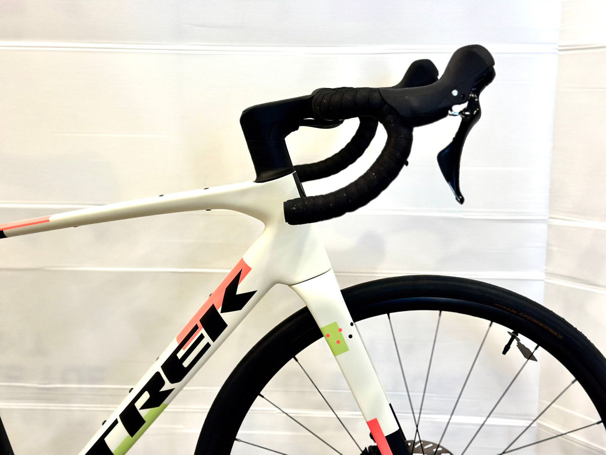 Trek Domane — gruppo Shimano 105, taglia M