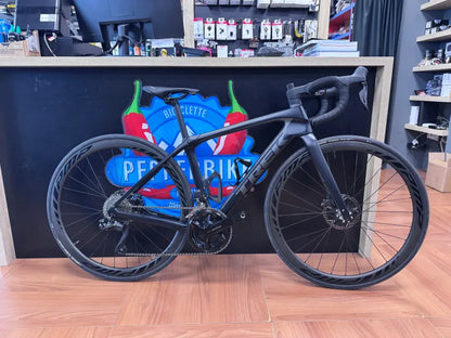 Trek Domane Sl6 Gen4 2023 usata — vista laterale