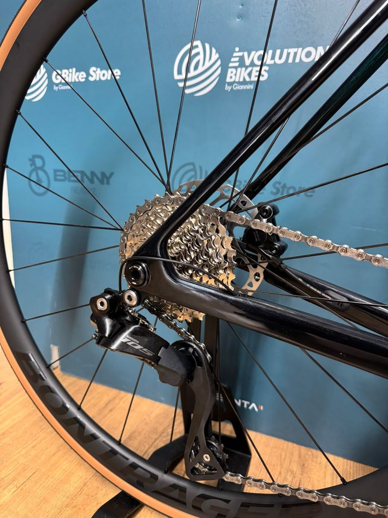 Trek Madone Sl 6 Gen 8 — gruppo Shimano 105 Di2, taglia MD/LG
