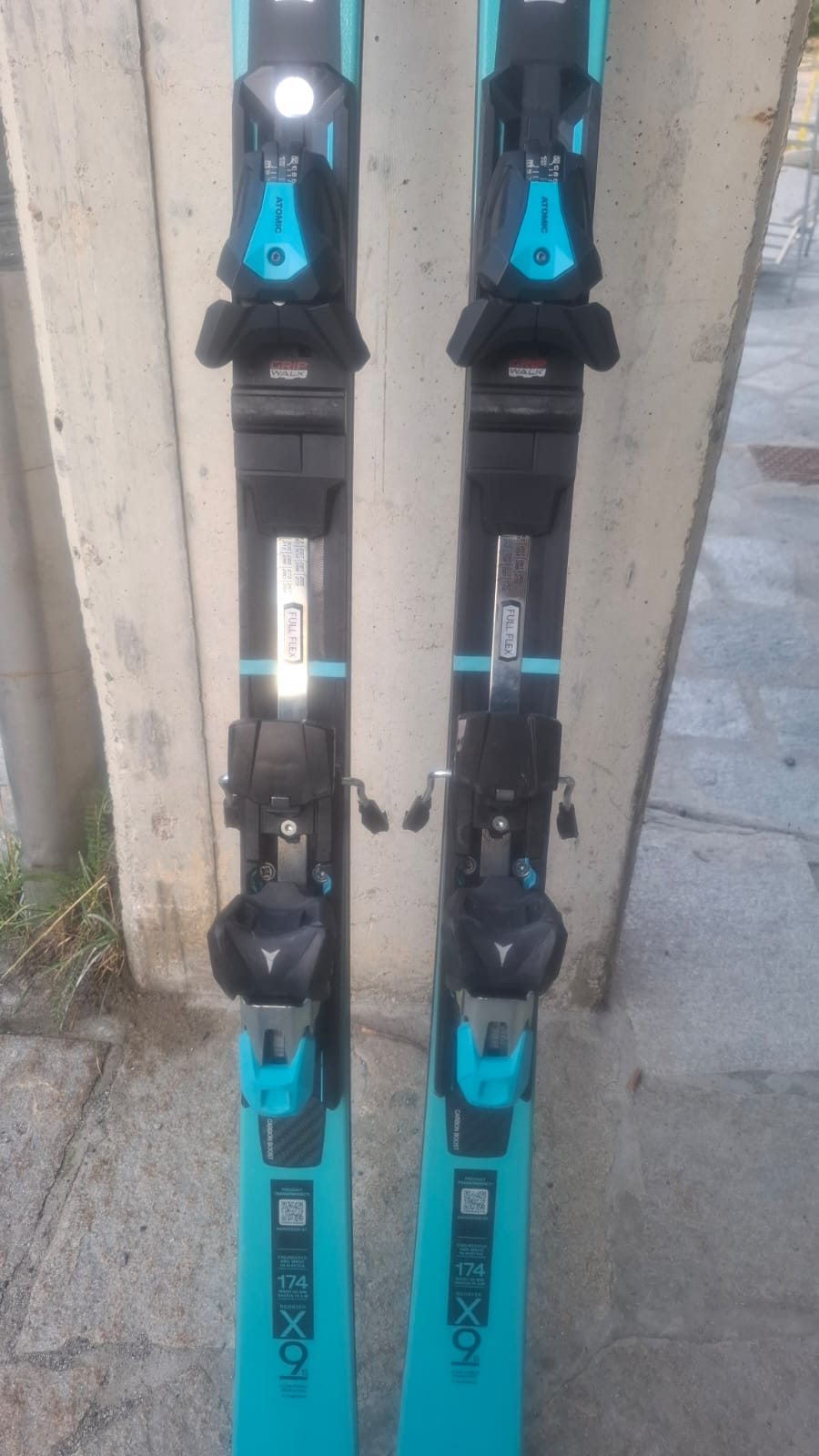 Atomic Redster X9S Revoshock S — attacco I 12 GW, Ottime condizioni
