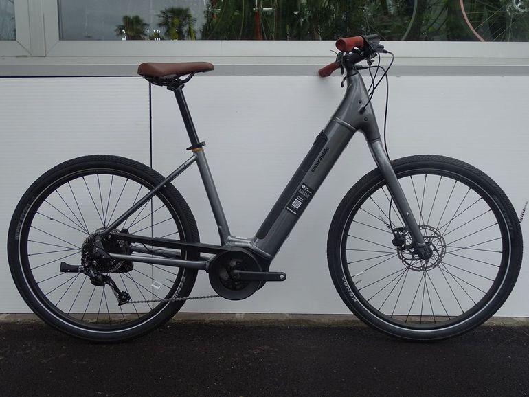 Cannondale Adventure Neo 4 2022 usata — vista laterale