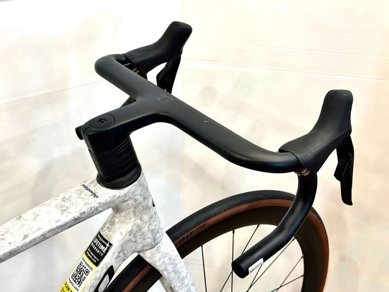 Megamo Raise 04 — gruppo SRAM Force eTap AXS, taglia MD