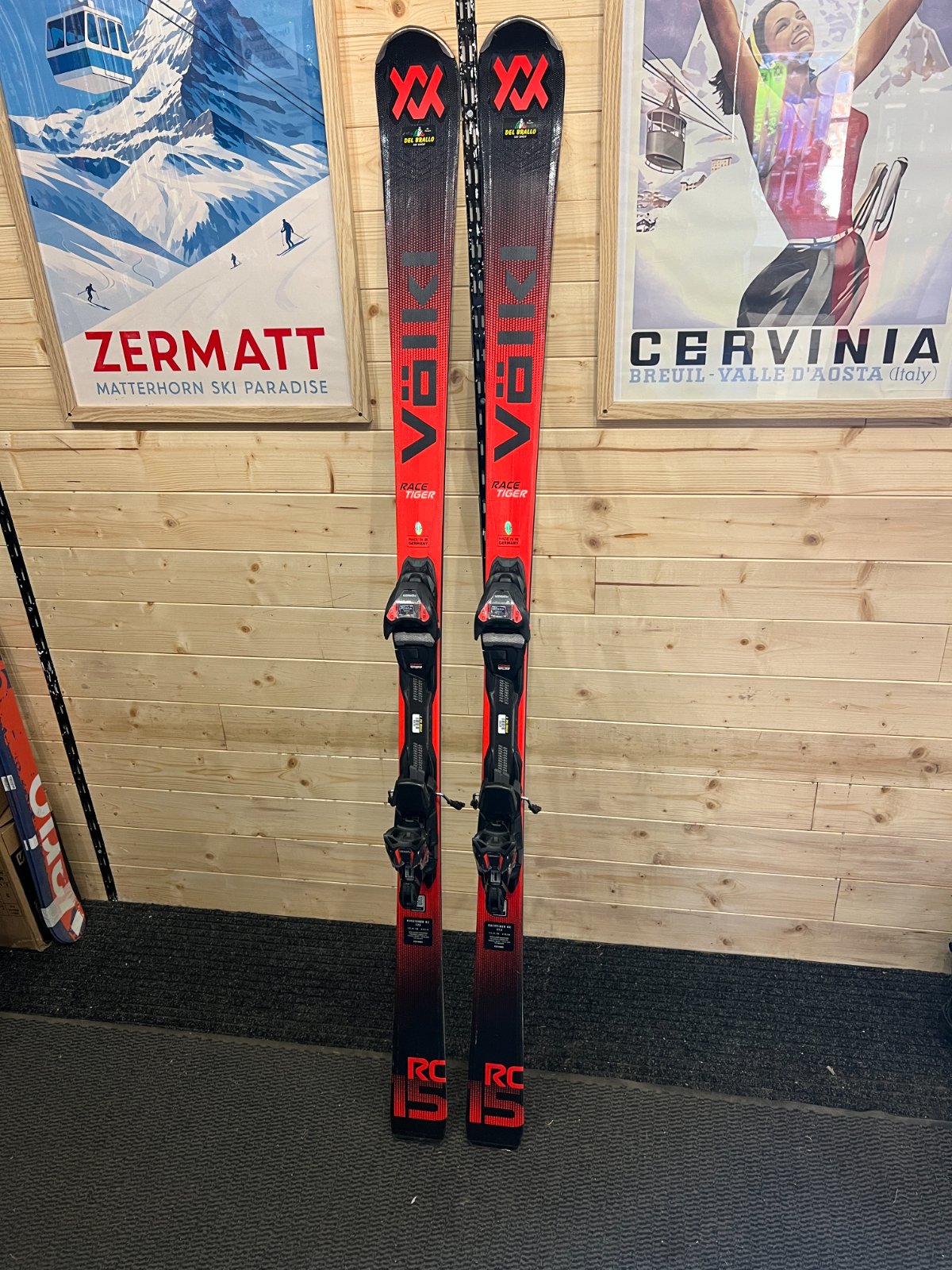 Volkl Racetiger RC Black — raggio 15.3m, waist 69mm
