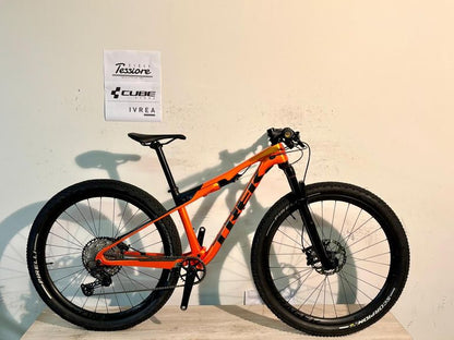 Trek Supercaliber 9.7 Gen 1 2023 usata — vista laterale