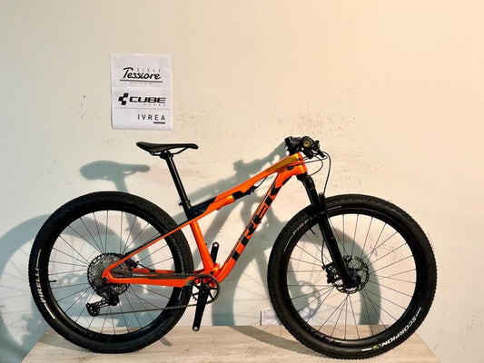 Trek Supercaliber 9.7 Gen 1 2023 usata — vista laterale