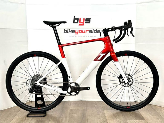 3T Exploro 2024 usata — vista laterale