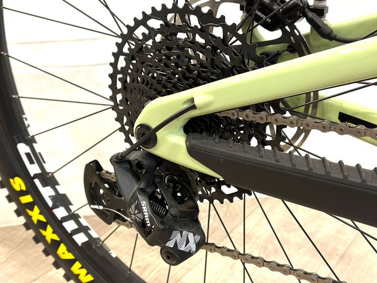 Santa Cruz Heckler R / Carbon C / Mx 2023 usata — dettaglio