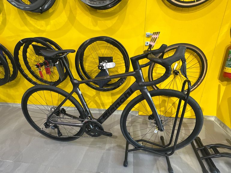 Bianchi Infinito 2026 usata — vista laterale