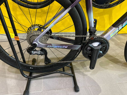 Bianchi Infinito — gruppo Shimano Ultegra Di2, taglia 53 cm
