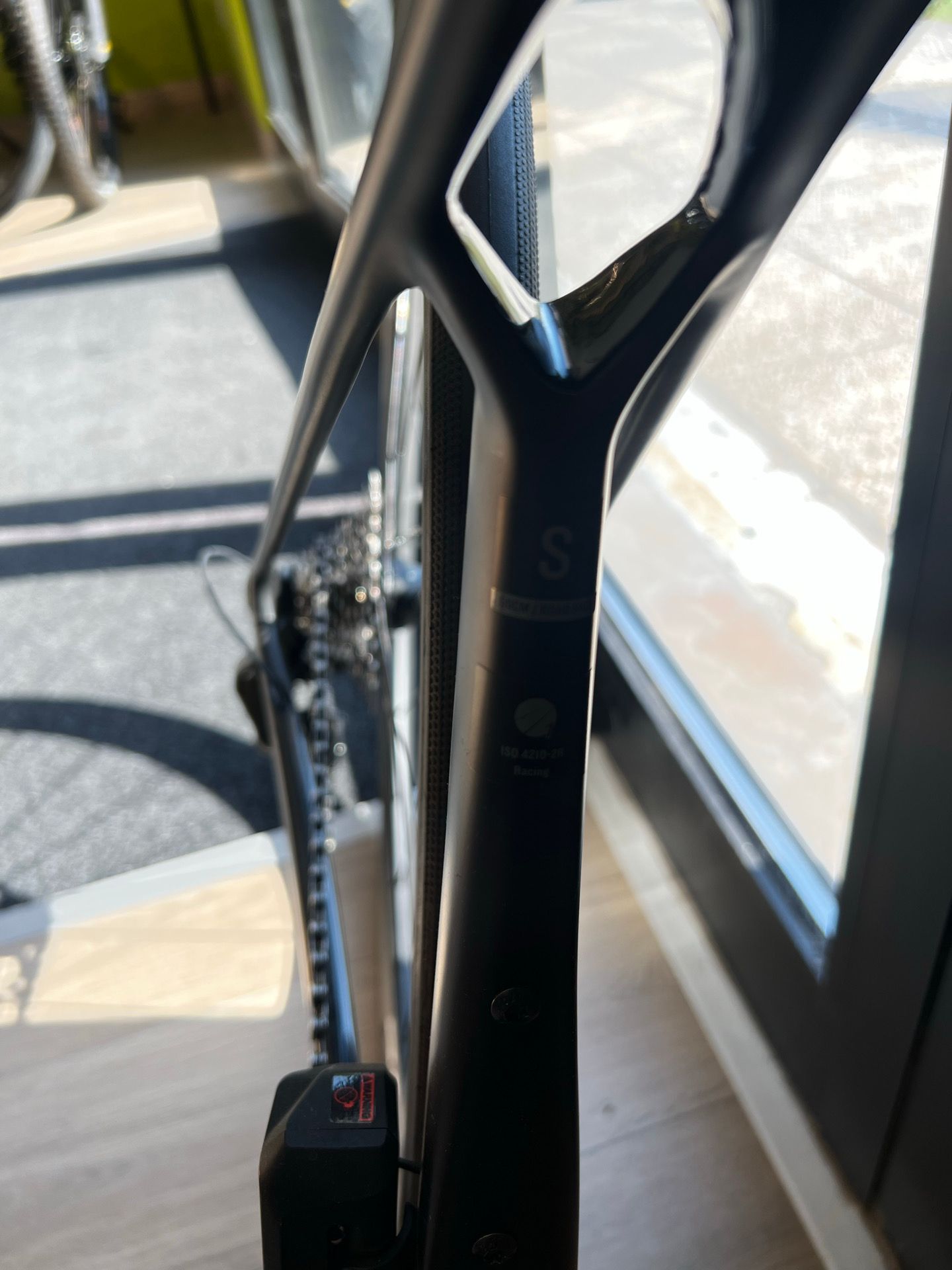 Trek Madone Sl 6 Gen 8 — gruppo Shimano 105 Di2, taglia S