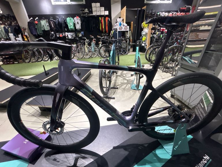 Bianchi Infinito Launch Edition — gruppo Shimano Ultegra Di2, taglia 53