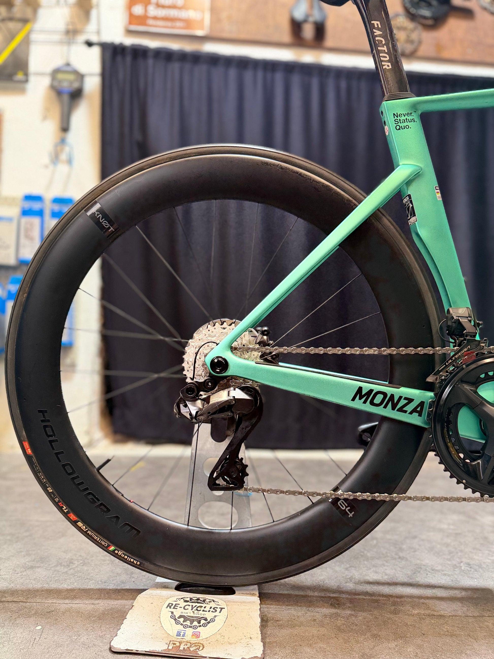 Factor Monza Steel 2025 — Bici usata