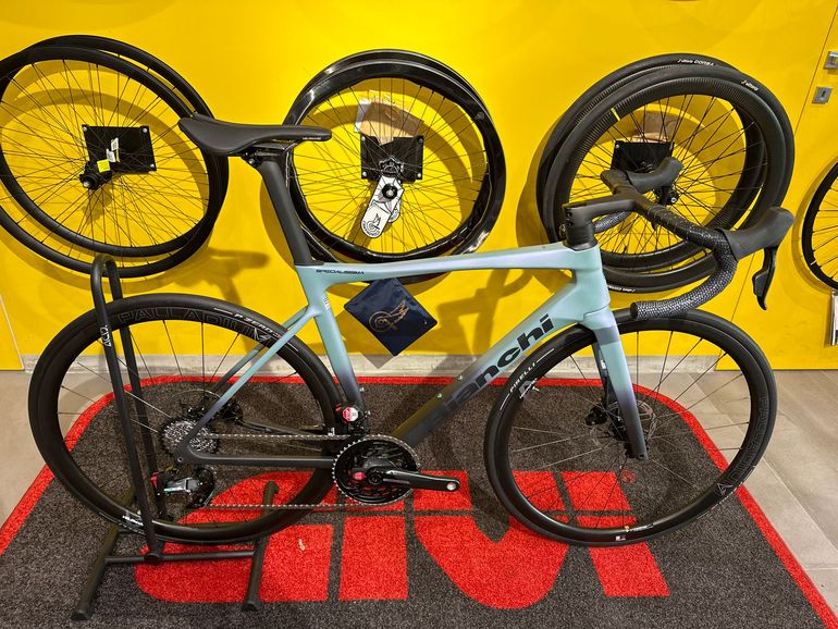 Bianchi Specialissima Pro 2024 usata — vista laterale