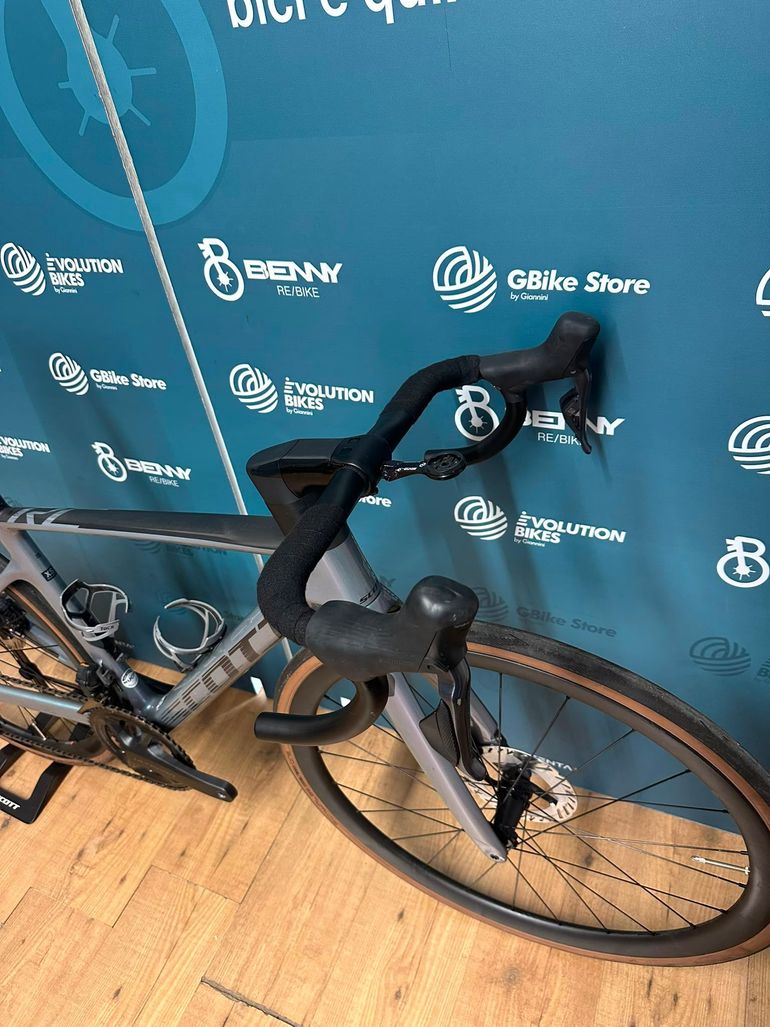 Scott Addict Rc 15 2022 — Bici usata