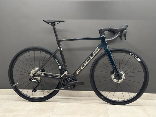 Focus Izalco Max 8.8 2026 usata — vista laterale