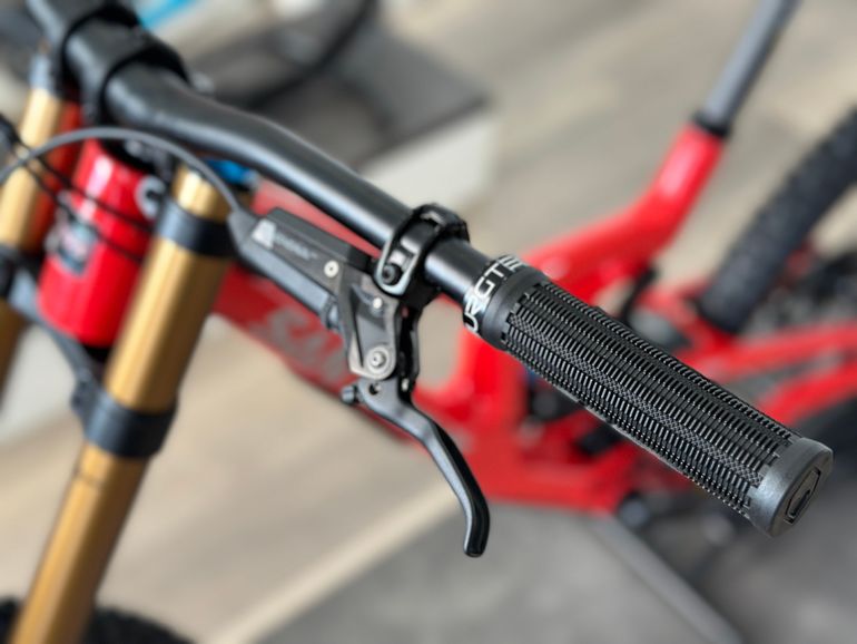 Santa Cruz V10 Dh / Carbon Cc 2024 usata — dettaglio