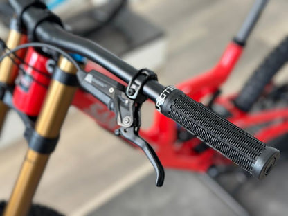 Santa Cruz V10 Dh / Carbon Cc 2024 usata — dettaglio