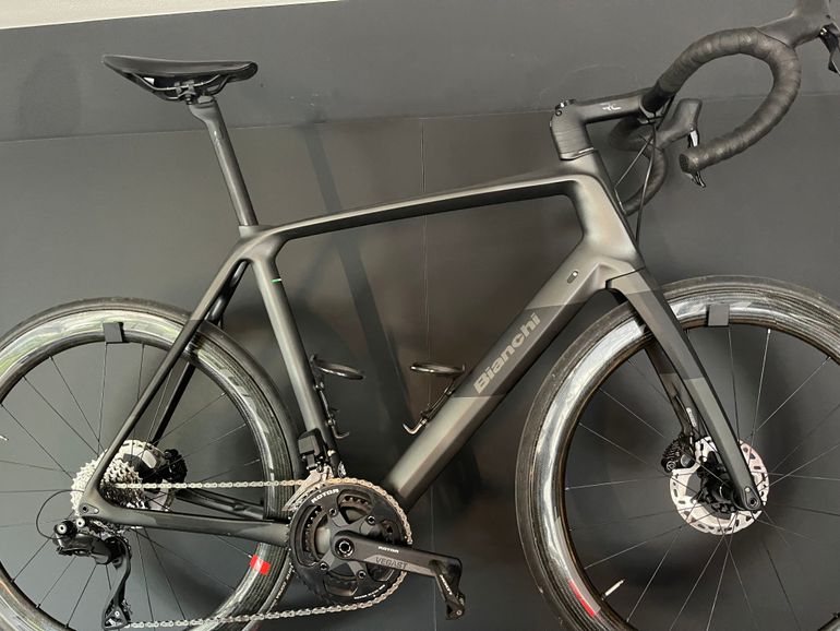 Bianchi Infinito 2023 usata — vista laterale