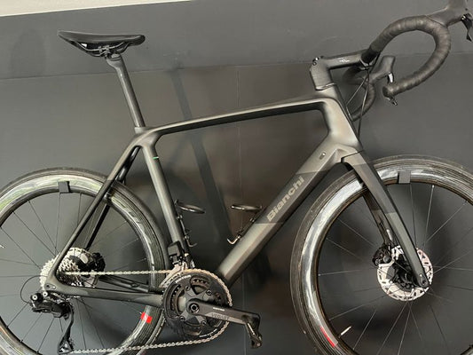 Bianchi Infinito 2023 usata — vista laterale