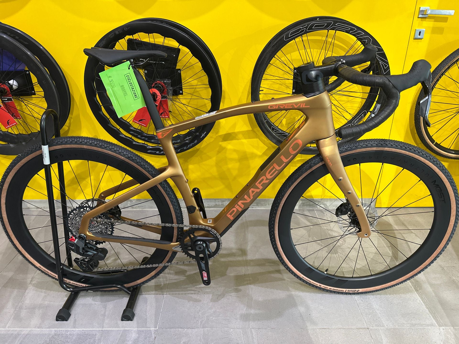 Pinarello Grevil F5 Xplr — gruppo SRAM Rival eTap AXS, taglia 53 cm