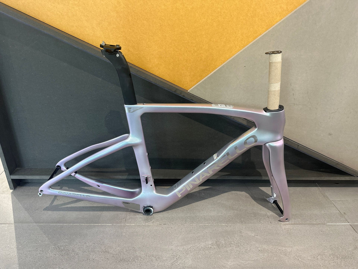 Pinarello F3 105 Di2 2026 usata — vista laterale