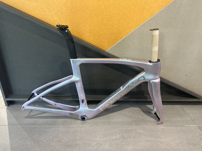 Pinarello F3 105 Di2 2026 usata — vista laterale
