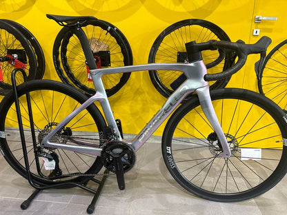 Pinarello F3 — gruppo Shimano 105 Di2, taglia 53 cm