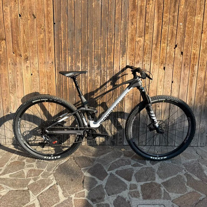 Mondraker F-Podium 2023 usata — vista laterale
