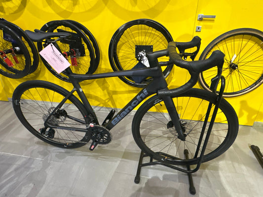 Bianchi Specialissima Comp E1 2026 usata — vista laterale