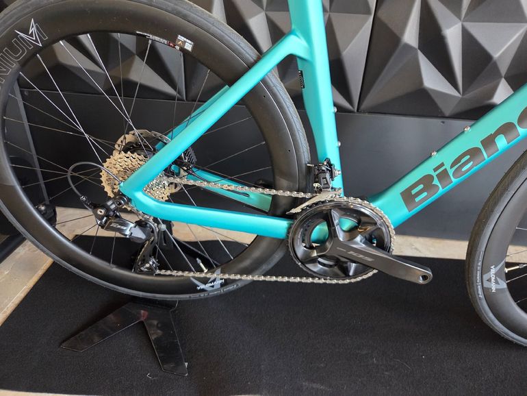Bianchi E-Oltre — gruppo Shimano 105, taglia 53