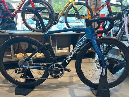 Pinarello Dogma F 2026 usata — vista laterale