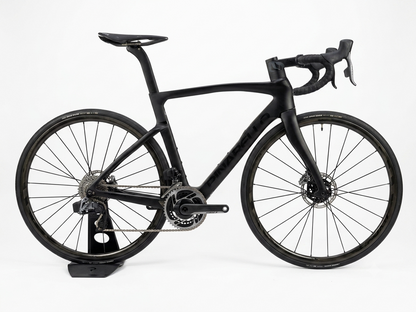 Pinarello F7 2025 usata — vista laterale