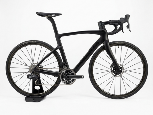 Pinarello F7 2025 usata — vista laterale