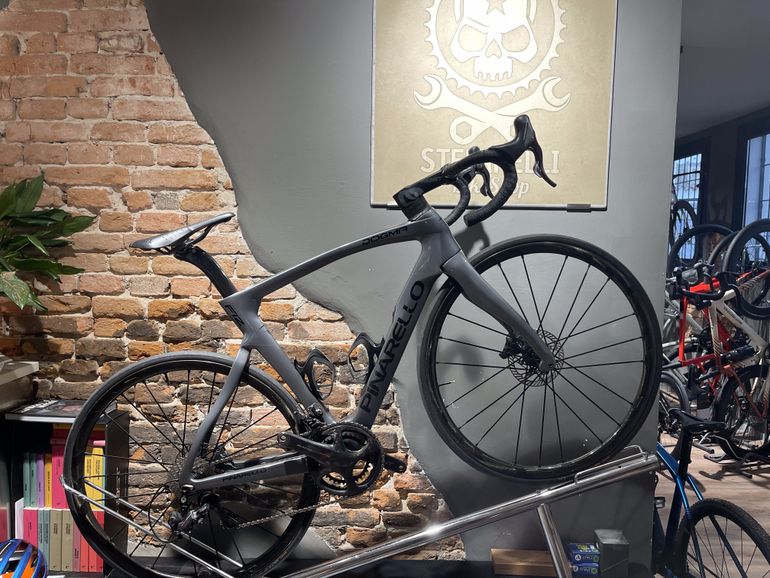 Pinarello Dogma 2022 usata — vista laterale