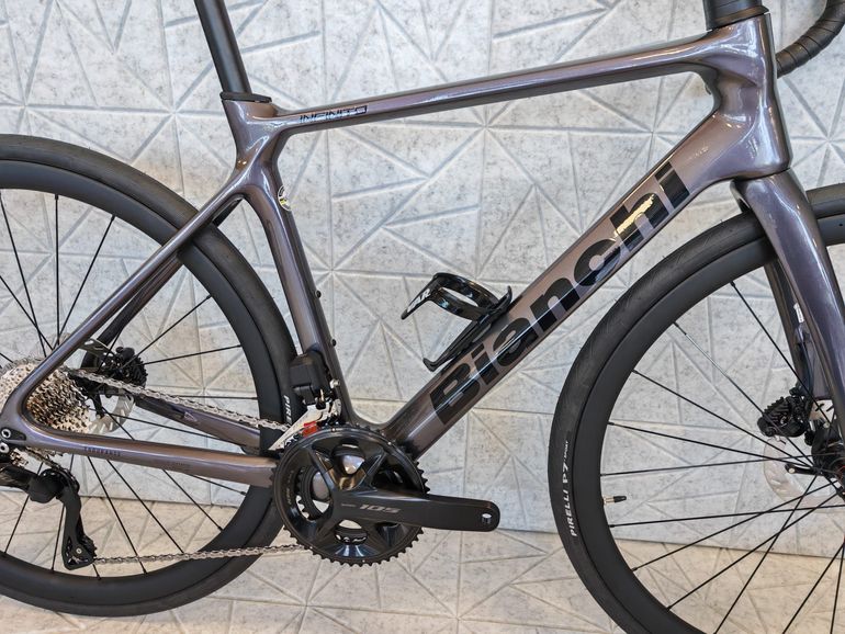 Bianchi Infinito Icr Thirty Carbon — gruppo Shimano 105 Di2, taglia 53