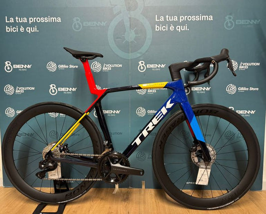 Trek Madone Slr 7 Gen 8 2026 usata — vista laterale