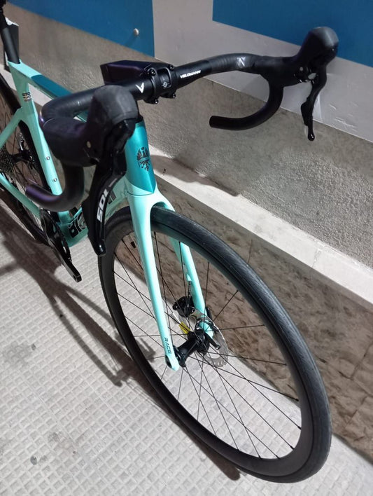 Bianchi Oltre Race 2025 usata — vista laterale