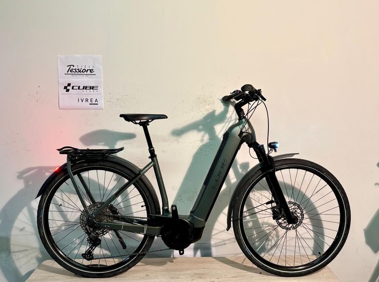 Cube Kathmandu Hybrid Pro 750 2024 usata — vista laterale